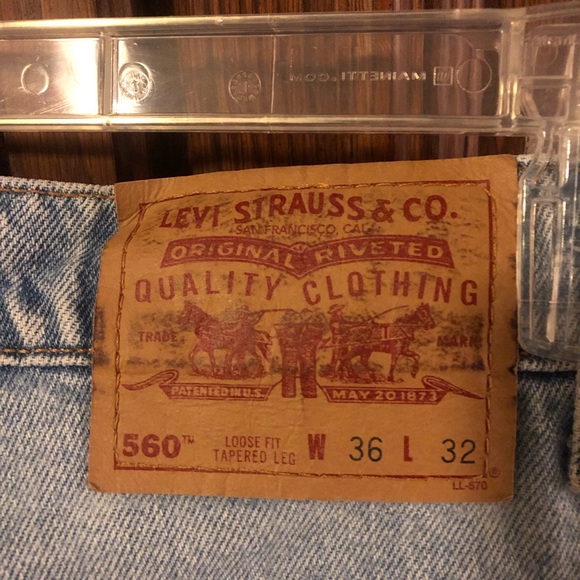 560 Levi’s, Loose Fit Tapered Leg, 36 x 32 - Picture 4 of 8